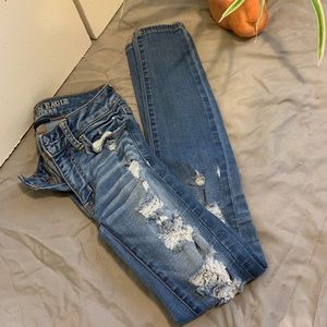 American Eagle 00 SUPER distressed skinny Jeggings